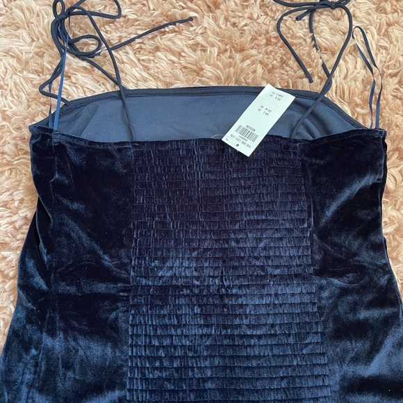 Abercrombie and Fitch - Picture 5 of 5